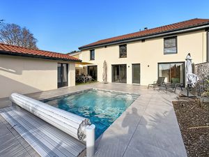 Maison 191.2m2 rénovée en 2022 terrain 362m2