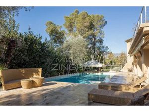 Roquefort-les-Pins : Propriété provençale dans un domaine fermé