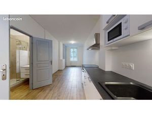 Beau studio non meublé au 1er étage