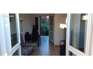 GIENS - T2 22 m2 à l'année - Meublé