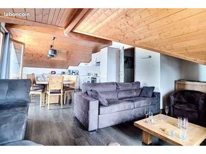 Pour VACANCES EN MONTAGNE  Appartement spacieux pour 12 Personnes  Proche des pistes  Les 