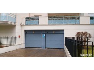 Loue parking - 12m² - Clichy - M14 / RER C