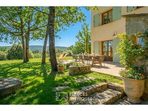 Bastide provençale sur 10 Hectares entre pâturage et forêt