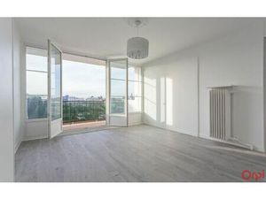 Location appartement  68.5 m² T-4 à Sainte-Geneviève-des-Bois  966 €