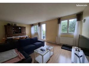 À Vendre - Appartement 68 m² - Double Séjour - 2 Chambres - Petit Balconnet - Parking + Ca