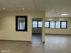 À louer – Bureau professionnel 70 m² – Immeuble tertiaire – Accès rapide A36