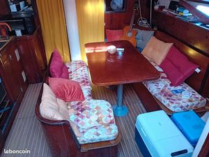 Cabine sur grand voiler au port