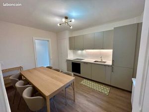 Appartement 300m de la douane - comprend eau chaude et chauffage