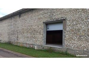 Entrepôt dans ancienne usine