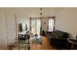 Appartement 3 pièces avec balcon  cave et parking