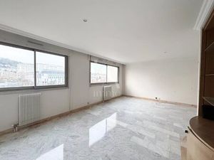 5 pièces avec 3 ou 4 chambres - A Rénover - véranda + boxe