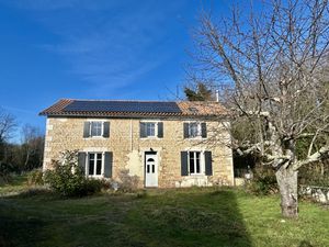 Maison de maitre au calme de la campagne  piscine couverte 
