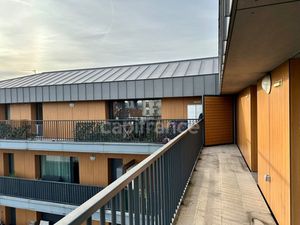 3 pièces en excellent état (2014)  dernier étage avec deux terrasses et parking intérieur 