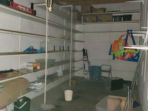 Garage 15m² avec étagères