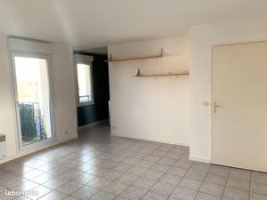 À Moissy-Cramayel  F2 de 44 m² - situé au deuxième et dernier étage d’une résidence calme