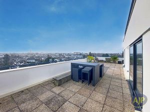 Rond Point de Rennes - Duplex en dernier étage avec terrasse panoramique sur Nantes