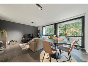 Instapklaar éénslaapkamerappartement met garage te koop