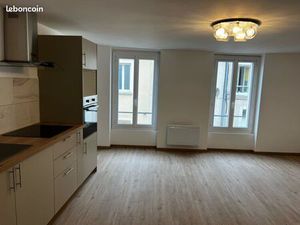 Grand T2 centre ville la ferté Gaucher