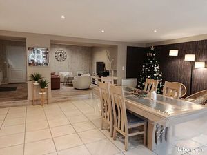 Vends maison située sur la commune de Commer