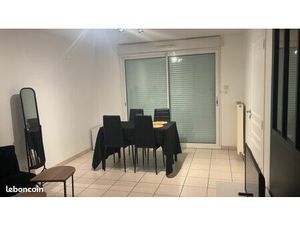 Disponible immédiatement  joli T2 en rez-de-chaussée  très bien situé à VANNES  avec cuisi