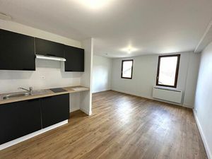 Grand studio rénové de 33m² à louer boulevard Jean-Jaurès proche gare Bastide et Palais