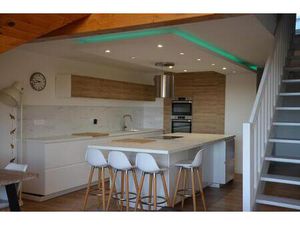 Spacieux T5 en duplex en attique vue Jura et Mont Blanc