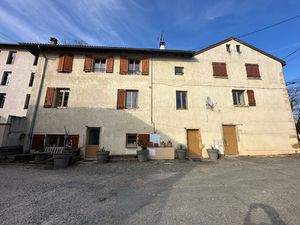 IMMEUBLE A VENDRE - 4 APPARTEMENTS loués + CAVES + LOCAL VEL