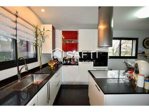 À la campagne  entre Soual et Revel  maison récente avec vue