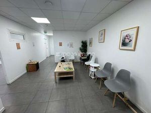 Location Bureaux et commerces à Déville-lès-Rouen (76250) : à louer / 17m² Déville-lès-Rou