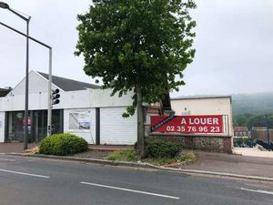 Location Bureaux et commerces à Déville-lès-Rouen (76250) : à louer / 940m² Déville-lès-Ro
