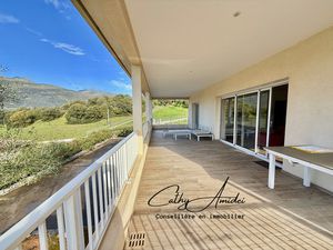 VIGGIANELLO : Villa type T3 + appartement T2  grande terrasse  garage fermé et vaste ateli