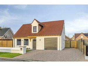 Compleet gerenoveerde villa met 3 slks  aangelegde tuin in een doodlopende straat.