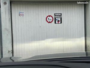 Place de parking ?️ à Louer