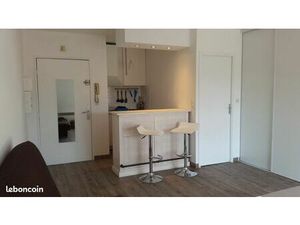 Studio lumineux + parking proche facs