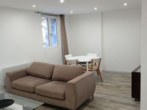 Appartement RDC 60 m2 refait à neuf entièrement meublé centre ville de Barjols