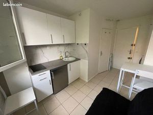 Studio meublé et rénové à 10 min du RER A à pied