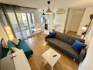 Joli T3 de 52m² meublé - 4e étage - Balcon - Clim - WC séparé - 2 places pkg sous sol - Ca