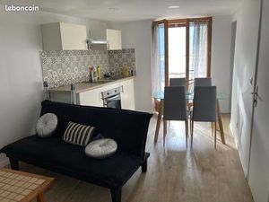 T2 lumineux avec balcon au centre