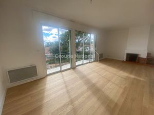 Location appartement 3 pièces 79 m² à Nîmes (30000)