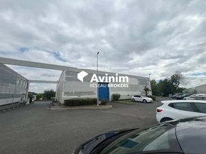 EN EXCLUSIVITE Entrepôt de 1080m² - 9 places de parking