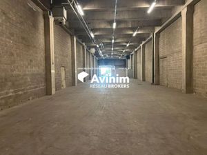 LOCAL D'ACTIVITE DE 914m² avec 4 QUAIS