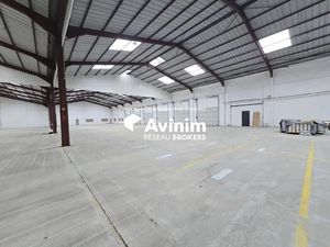 Batiment indépendant de 5 500m² - HSP de 8.80m - 8 quais - 3 p