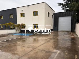 Entrepôt indépendant 110 m²  bureaux attenants et grand espac