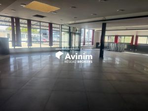 Local commercial avec terrasse et dépendances – 471 m²