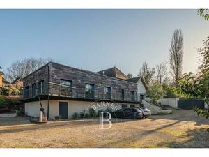 Maison de caractère rénovée – charme  volume et piscine intérieure