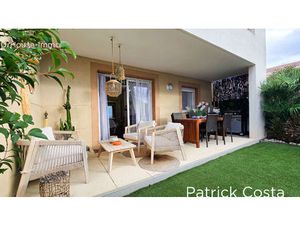 SOLLIES-PONT APPARTEMENT EN REZ-DE-JARDIN  T3 70 m² TERRASSE  2 PARKINGS.