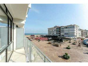 Appartement vue lateral sur mer a vendre à Saint-idesbald!