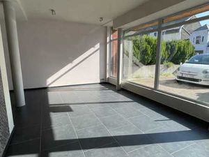 Surface commerciale polyvalente de 50 m² avec parking