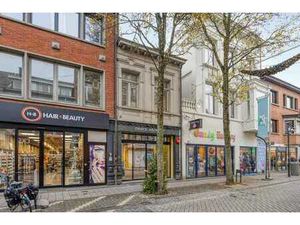 propriété commerciale avec maison à vendre dans le centre co