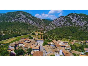 Maison de maître 6 pièces 185m2 habitables  terrasses et 180